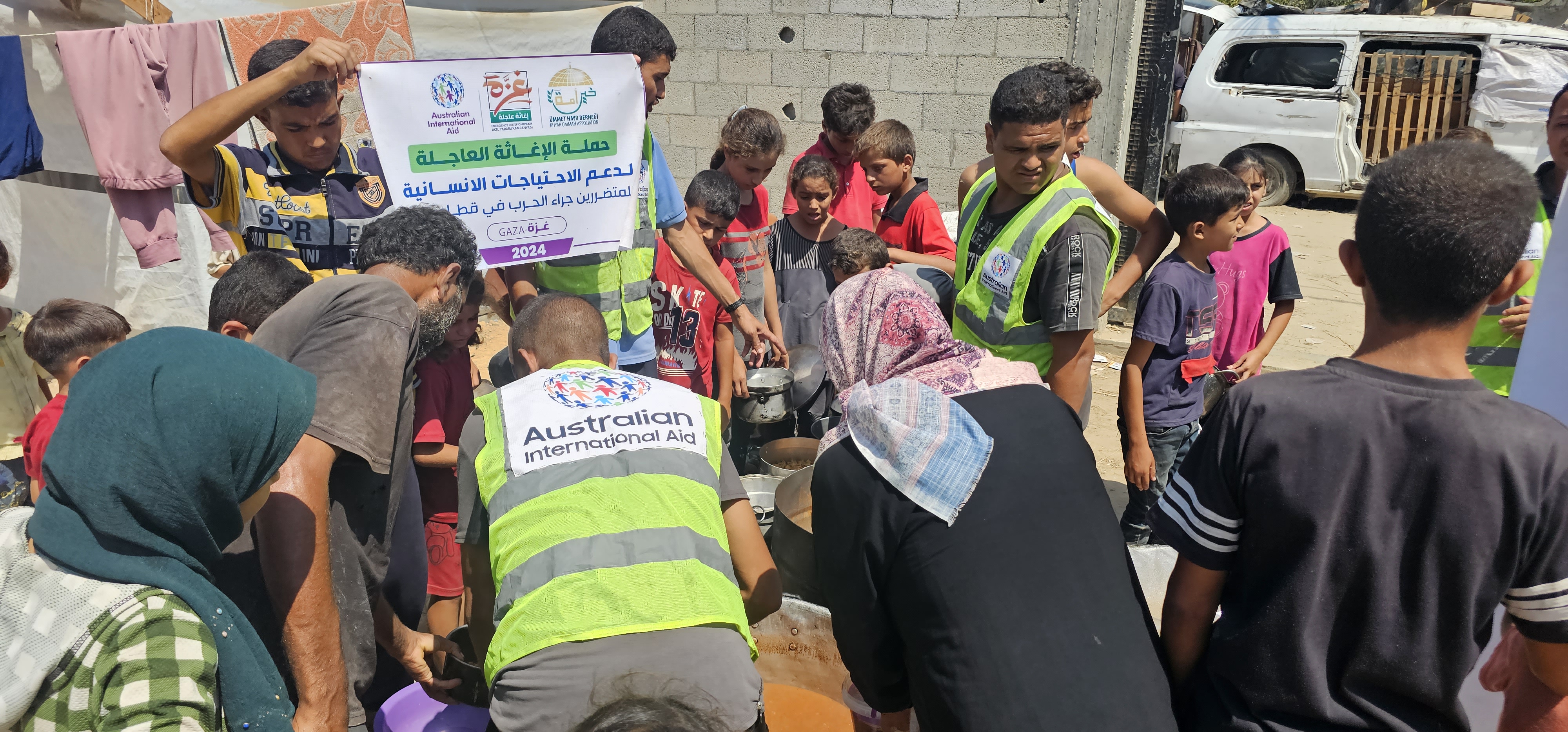 مشروع إعداد وتوزيع الطعام على النازحين في غزة