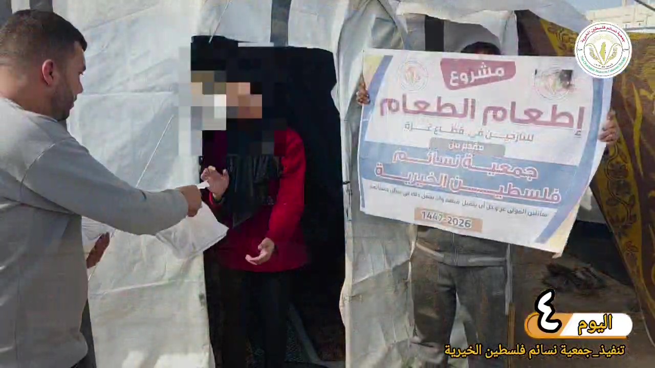 اليوم الرابع اعداد وتوزيع الوجبات الساخنة على النازحين في غزة