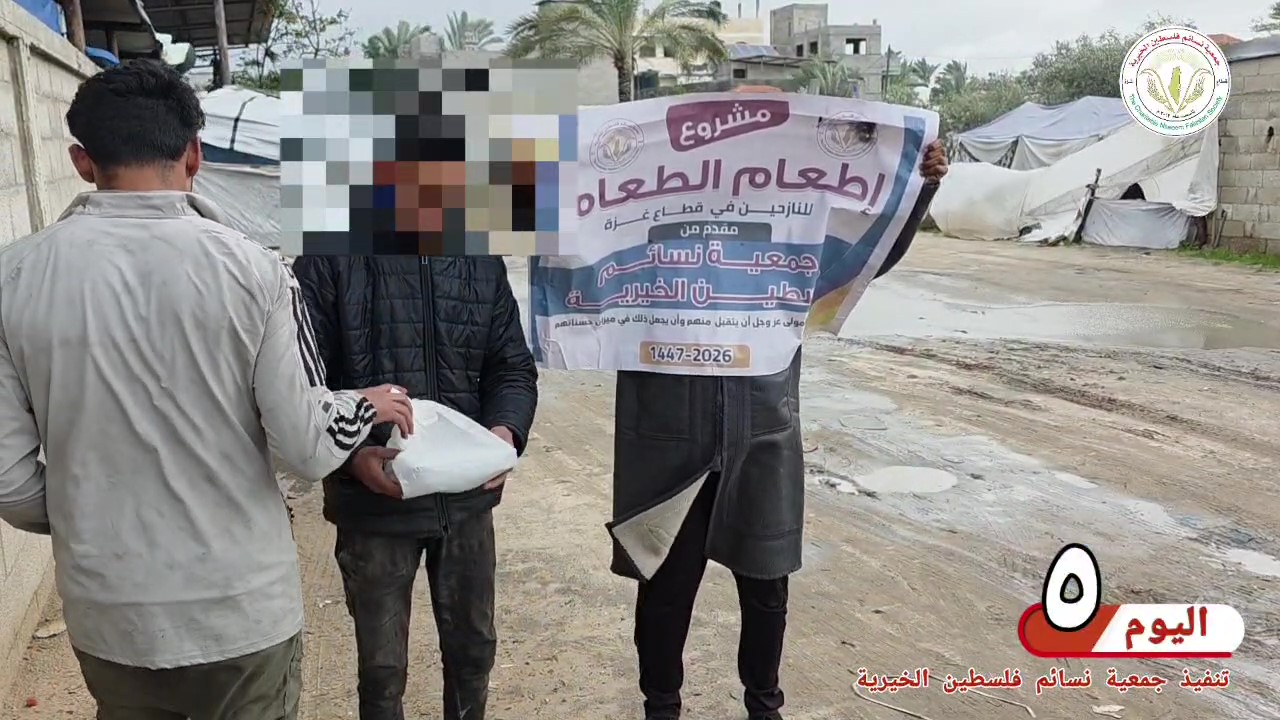 اليوم الخامس اعداد وتوزيع الوجبات الساخنة على النازحين في غزة